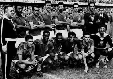 巴西第一位传奇球王贝利的职业生涯经历