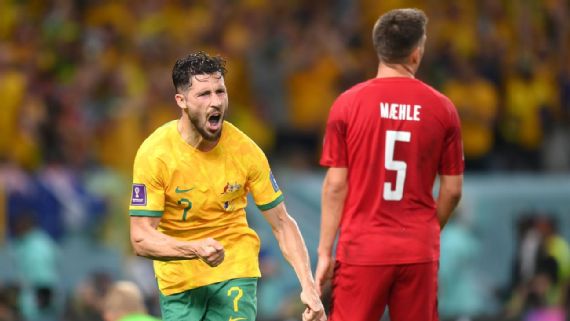 澳大利亚1-0丹麦，袋鼠军团晋级16强+创首次同届世界杯赢2场胜利纪录