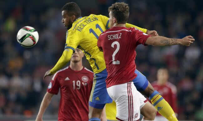 瑞典队员高涨士气，拼尽全力对阵丹麦队！