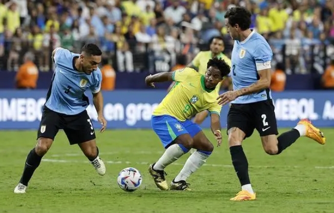 巴西2-4不敌乌拉圭