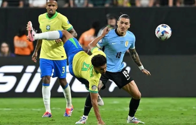 巴西2-4不敌乌拉圭